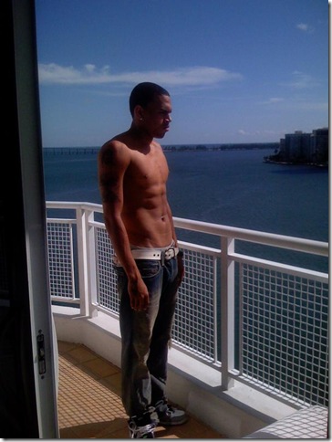 chris-brown-shirtless